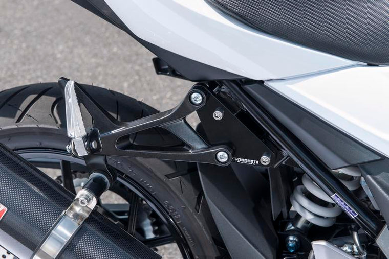 【ヤマモトレーシング】ヤマモト.R SPEC-A S O カーボン GSX250R 17-(2BK-DN11A)【カタログ品番：P082-1591】【メーカー品番：30253-01NCB】