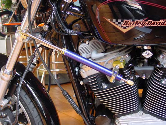 【HYPERPRO】ハイパープロ CNCステダンステーSET 160mm GLD HARLEY SPORTSTER XL1200S 98-03【カタログ品番：P006-3996】【メーカー品番：22119013】