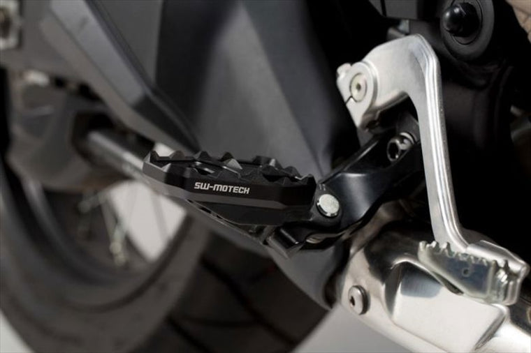 【エスダブリューモーテック】SWモーテック フットレストエクステンション CRF1000L AFRICATWIN 15-17 FRS0162210000/B
