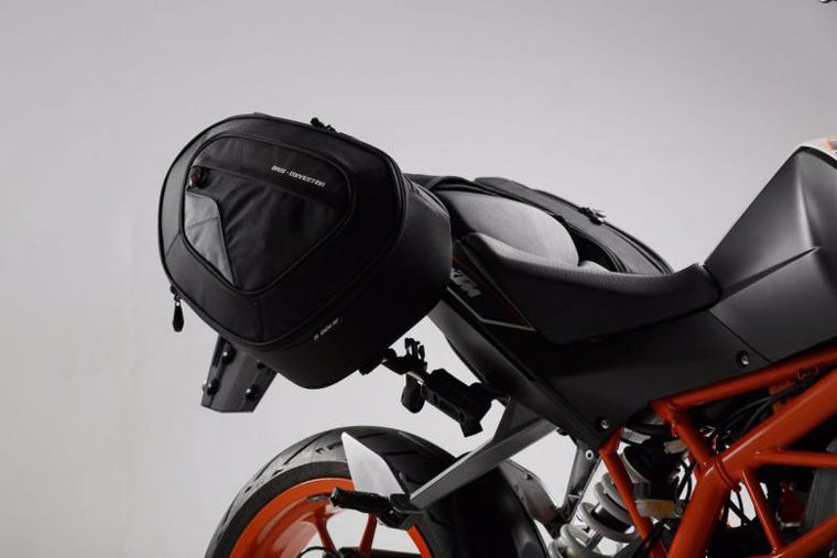 【エスダブリューモーテック】SWモーテック BLAZE サドルバッグセット ハイver KTM DUKE 125 390 -16 200 11-【カタログ品番：P097-4961】【メーカー品番：BCHTA0474010201/B】