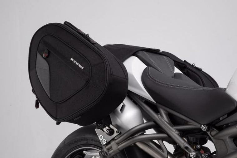 【エスダブリューモーテック】SWモーテック BLAZE サドルバッグセット ハイver TRIUMPH SPEEDTRIPLE 1050 R 18【カタログ品番：P097-5018】【メーカー品番：BCHTA1174010900/B】