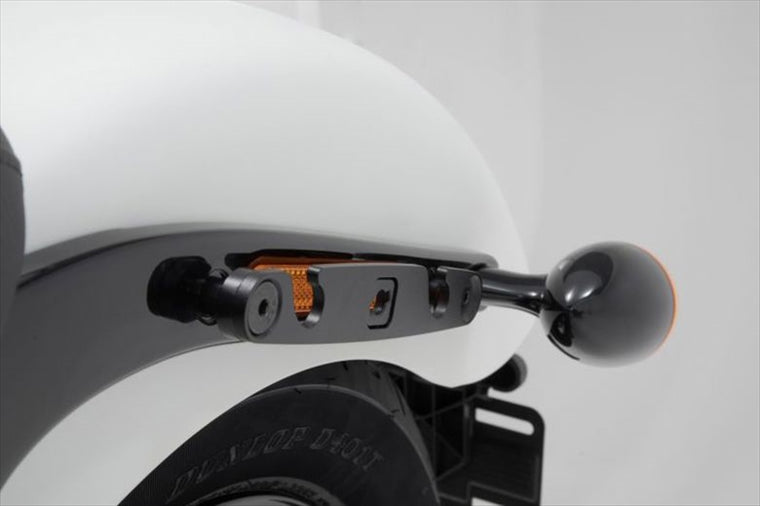 【エスダブリューモーテック】SWモーテック    SLH サイドキャリア LH2用 （左）   HARLEY SOFTAIL SLIM 17- HTA1868210200