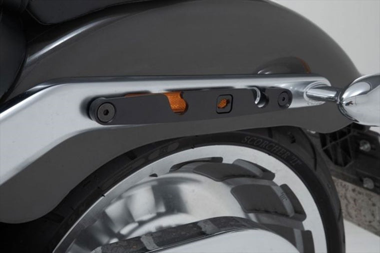 【エスダブリューモーテック】SWモーテック    SLH サイドキャリア LH2用 （左）   HARLEY SOFTAIL FAT BOY／S 17- HTA1868210500