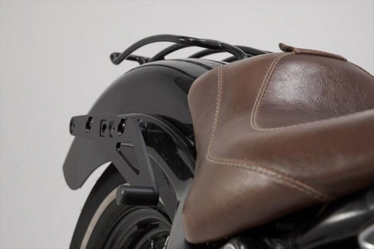 【エスダブリューモーテック】SWモーテック    SLH サイドキャリア LH1用 （右）   HARLEY SOFTAIL SLIM 12-17 HTA1868211100