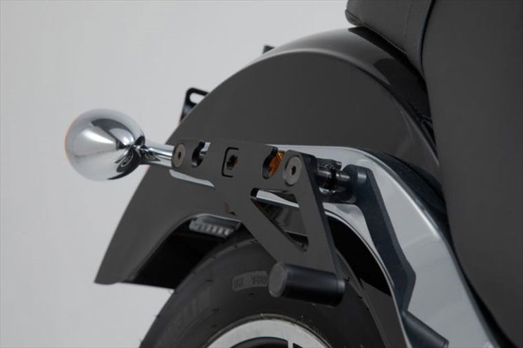 【エスダブリューモーテック】SWモーテック    SLH サイドキャリア LH1用 （右）   HARLEY SOFTAIL LOW RIDER／S 17- HTA1868211200