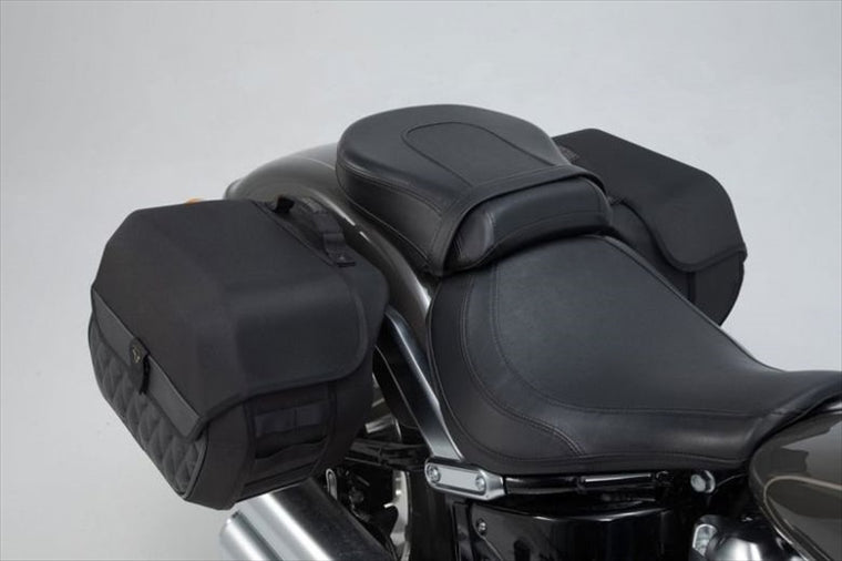 【エスダブリューモーテック】SWモーテック    LEGENDGEARサイドバッグシステムLH （左右セット）HARLEY SOFTAIL FAT BOY／S 18-19 BCHTA1868220400