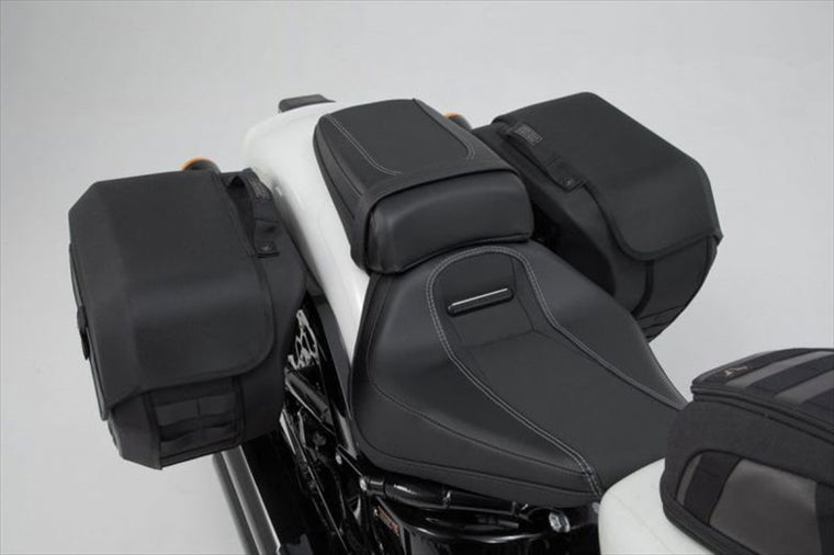 【エスダブリューモーテック】SWモーテック    LEGENDGEARサイドバッグシステムLH （左右セット）HARLEY SOFTAIL BREAKOUT／S 18-19 BCHTA1868220500