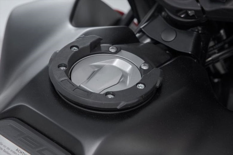 【エスダブリューモーテック】SWモーテック EVOタンクリング KTM 990 SUPER DUKE・790 390 ADV【カタログ品番：P104-1817】【メーカー品番：TRT0064017001/B】