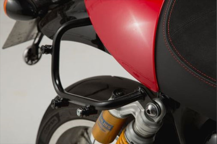 【エスダブリューモーテック】SWモーテック    SLCサイドキャリア（右）           TRIUMPH THRUXTON1200／R 16（水冷車） HTA1179511000