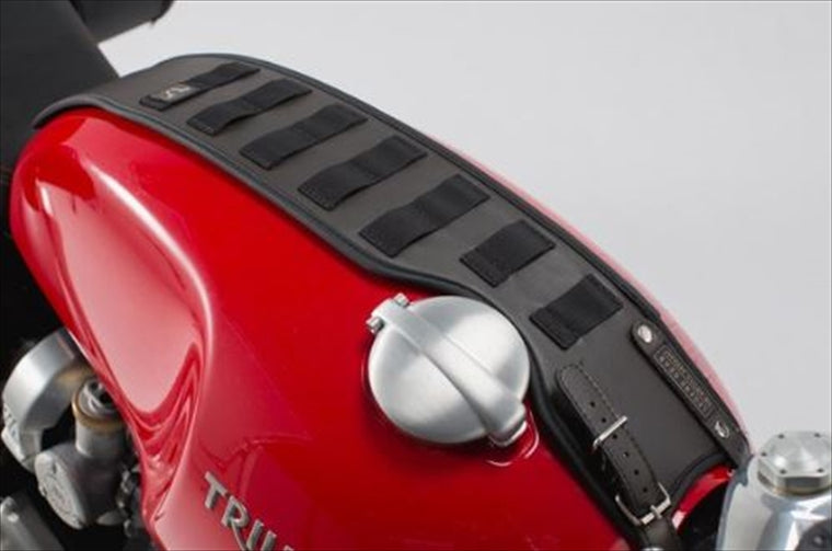 【エスダブリューモーテック】SWモーテック    LEGENDGEAR SLA タンクストラップ  TRIUMPH STREET TWIN／BONNEBILLE T120／THRUXTON1200／R 16（水冷） BCTRS1166710000
