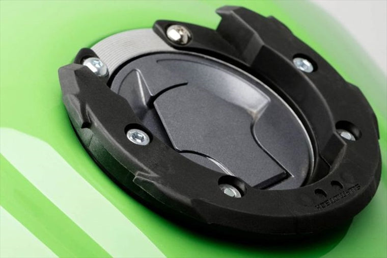 【エスダブリューモーテック】SWモーテック EVOタンクリング YAMAHA KAWASAKI BMW 6穴【カタログ品番：P088-3697】【メーカー品番：TRT0064011600/B】
