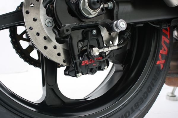 【ゲイルスピード】リア キャリパーサポート  (ブラケット)  YZF-R1 15-17 (φ30用)【純正ホイール非対応】 29331102