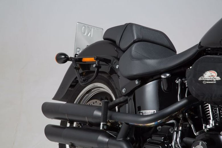 【エスダブリューモーテック】SWモーテック SLCサイドキャリア(右) HARLEY SOFTAIL FXSB 13 FLSTN 05 FLSTF 07 FLSTFB 10 FLSTC 00【カタログ品番：P088-3627】【メーカー品番：HTA1879311000】