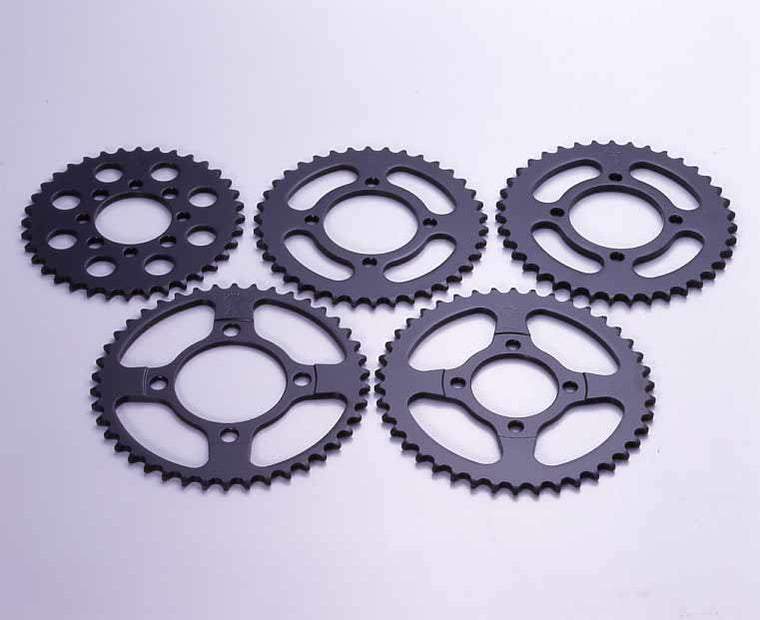 【アールシーエンジニアリング】RCエンジニア リアスプロケット 428-55T SR400 500【カタログ品番：P009-0135】【メーカー品番：17-97-55】