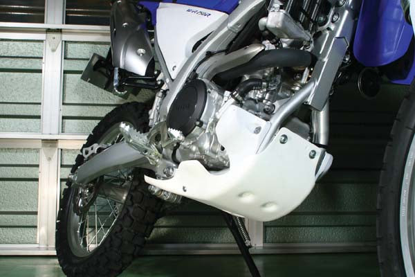 【サイクラム】スキッドプレート ホワイト           DR250R 95- 63017DW