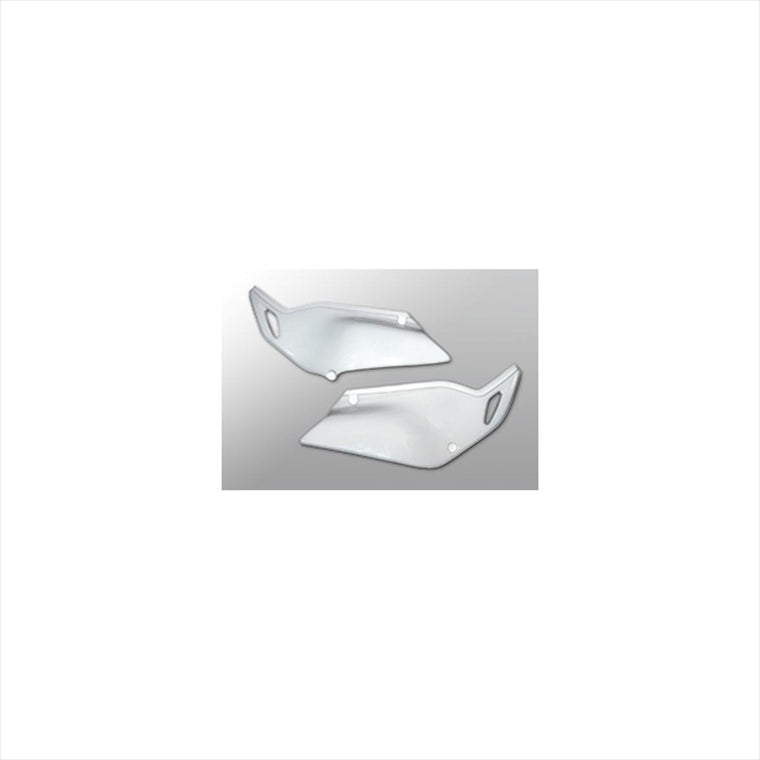 バイクパーツ 外装<br>マジカルレーシング サイドゼッケンカウル 綾織カーボン <br>001-DT2598-240A 4548664678440<br>D-TRACKER/250SB<br>
