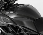 MOTO VELOCE(モトベローチェ)｜タンクカバー 平織カーボン ｜D01-DIAV11-950C