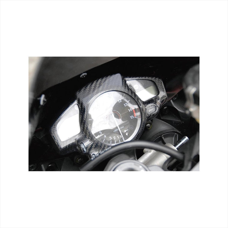 バイクパーツ 電装系<br>マジカルレーシング メーターカバー Gシルバー <br>001-YZR107-080G 4548916178193<br>YZF-R1 07-08<br>