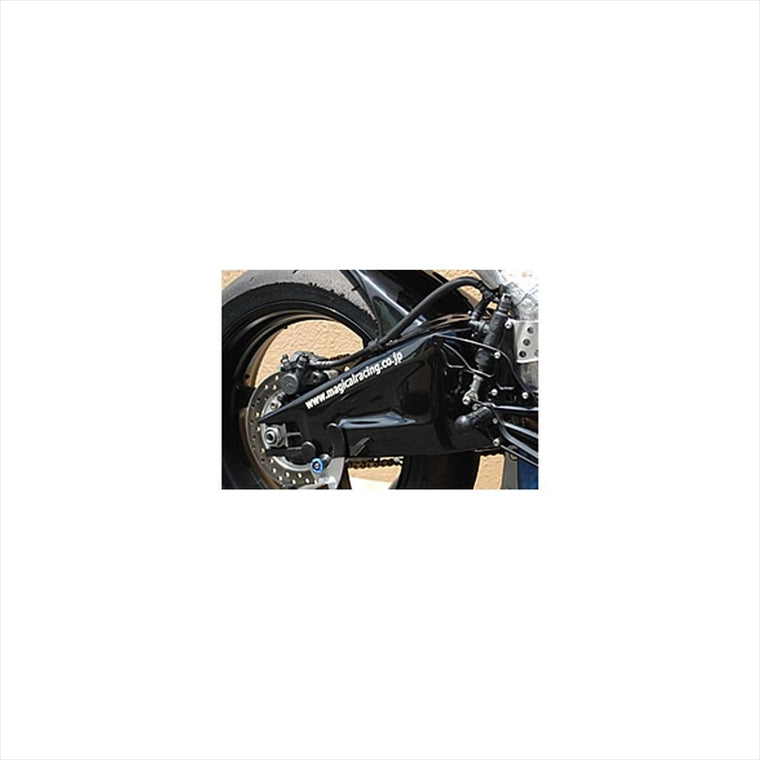 バイクパーツ <br>マジカルレーシング スイングアームカバー FRP/黒 <br>001-CBR607-5501 4548916202904<br>CBR600RR 07<br>