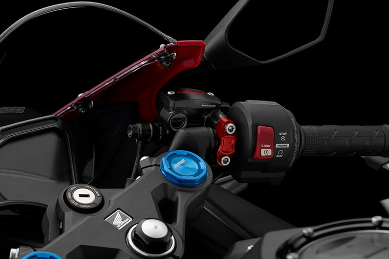 BIKERS(バイカーズ)マスターシリンダークランプ レッドC0072-RED