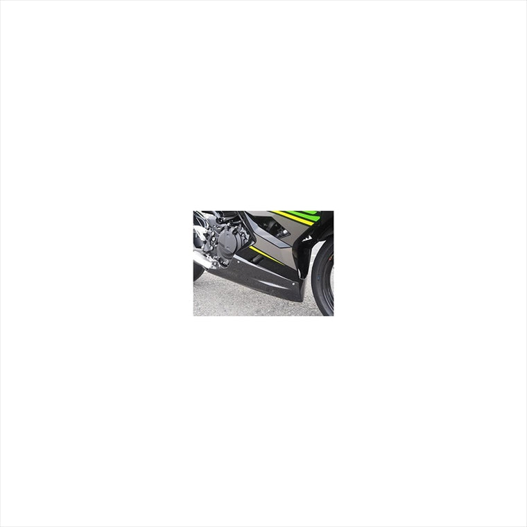 バイクパーツ 外装<br>マジカルレーシング アンダーカウル 綾織カーボン <br>001-Ninj28-170A 4550255385996<br>Ninja250 18-<br>