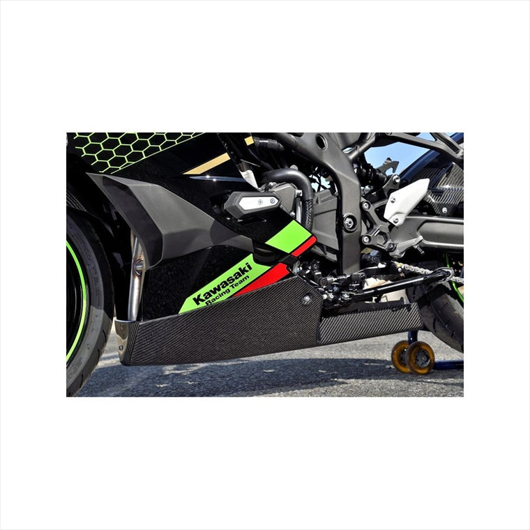 バイクパーツ 外装<br>マジカルレーシング アンダーカウルトレイ 平織カーボン <br>001-ZX252-170C 4550255515836<br>Ninja ZX-25R 20<br>