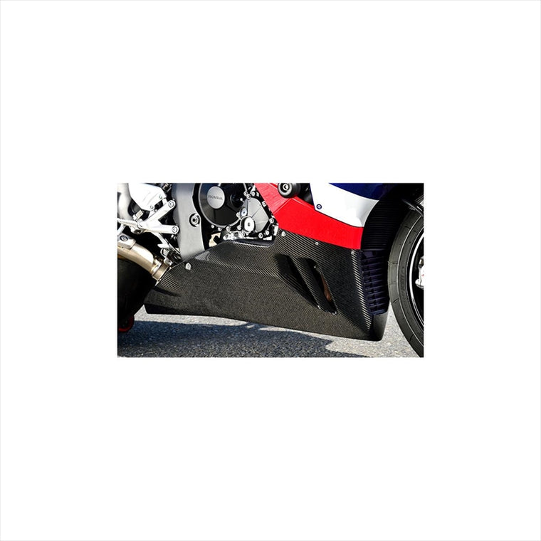 バイクパーツ 外装<br>マジカルレーシング アンダーカウル FRP黒 <br>001-CBR120-1701 4550255536978<br>CBR1000RR-R 20-<br>