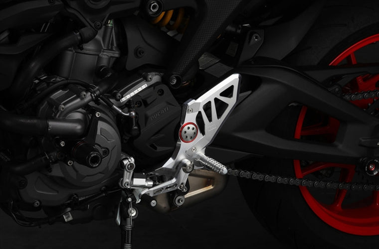 アエラ｜AELLA ライディングステップキット ホワイト DUCATI Monster＋ 21-｜AE-10100-WT