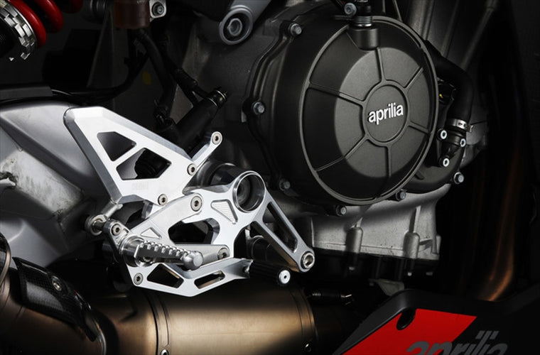 アエラ｜AELLA ライディングステップキット ブラック APRILIA RS660｜AE-10099-BK