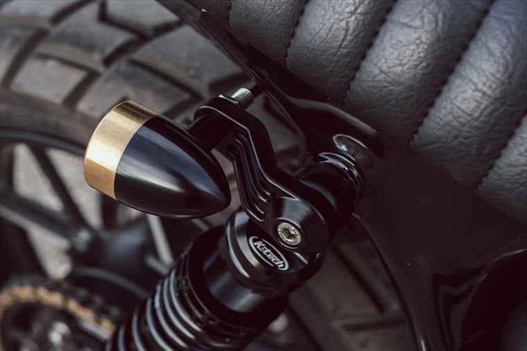 MOTONE CUSTOMS(モートーン)｜リアウインカーステー TRILINE リアショックマウント M8/M10用 ポリッシュ｜MMU007