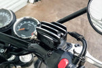 MOTONE CUSTOMS(モートーン)｜マスターシリンダーキャップ リブ ブラック/ポリッシュ アルミダイキャスト｜MMU076