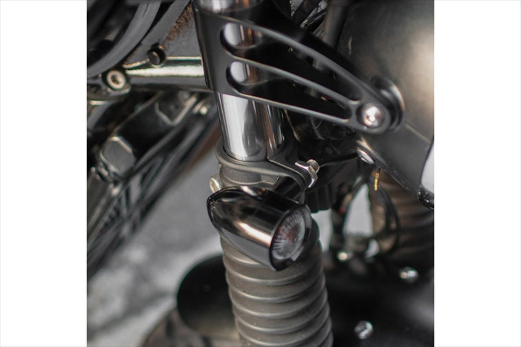 MOTONE CUSTOMS(モートーン)｜フロントウインカーステー CLAMPITS 41mmフォーククランプ ブラック M8/M10｜MMU587