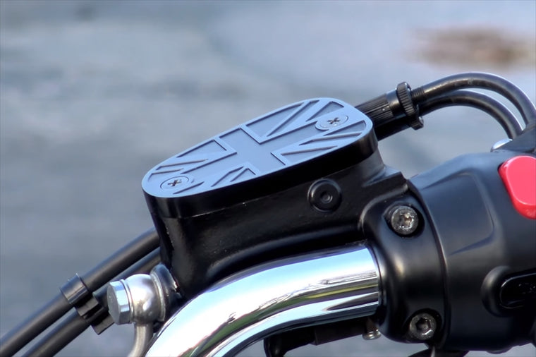 MOTONE CUSTOMS(モートーン)｜マスターシリンダーキャップ ユニオンジャック ブラック アルミビレット｜SNG215