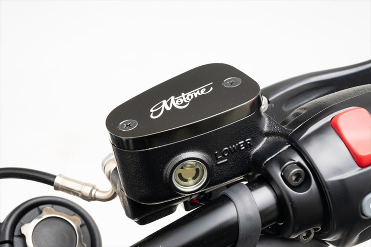 MOTONE CUSTOMS(モートーン)｜マスターシリンダーキャップ Motoneロゴ アルミビレット｜SNG224