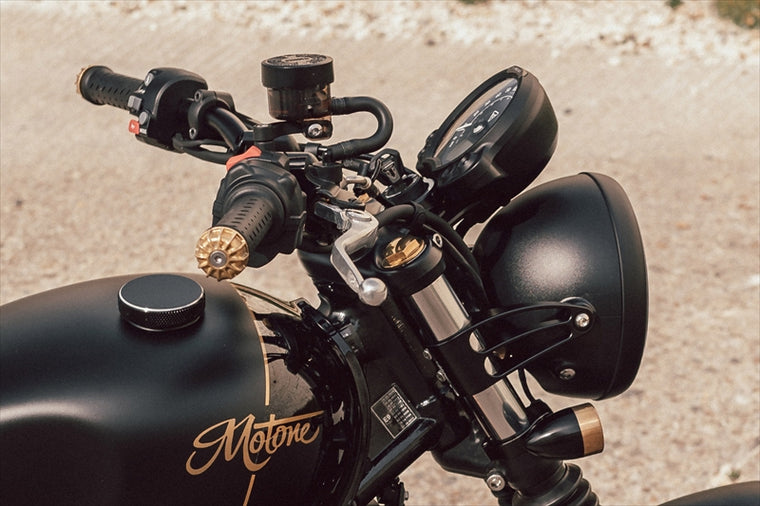 MOTONE CUSTOMS(モートーン)｜フロントフォークキャップ GUVNORS ブラス｜MMU514