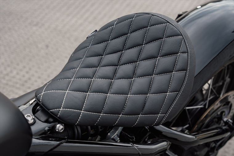 MOTONE CUSTOMS(モートーン)シート KING COBRA フルダイヤモンドステッチ ブラックMSM031