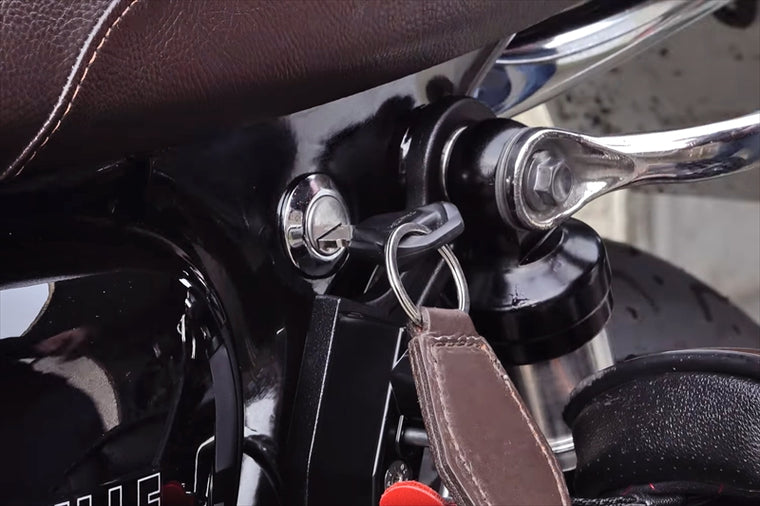 MOTONE CUSTOMS(モートーン)ヘルメットロック 左右共通MMU072+MMU520