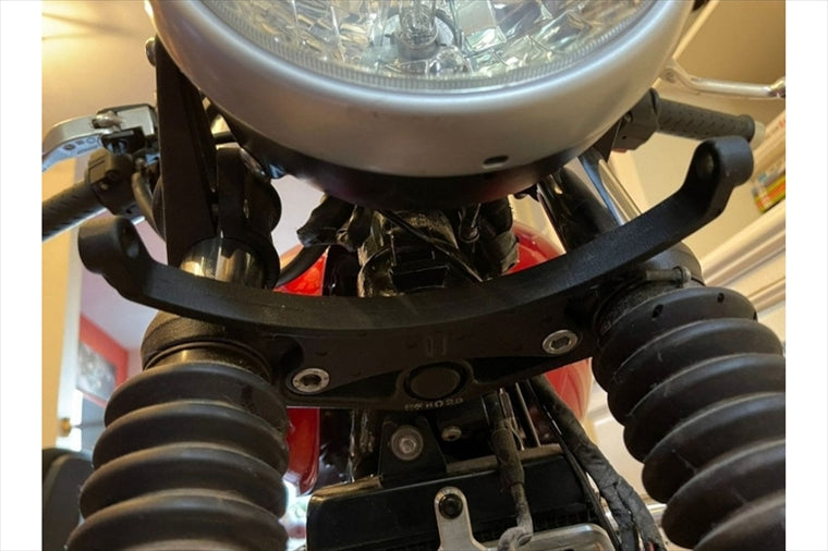 MOTONE CUSTOMS(モートーン)｜フロントウインカーステー BOOMERANG ステム下マウント M8/M10用｜MMU591