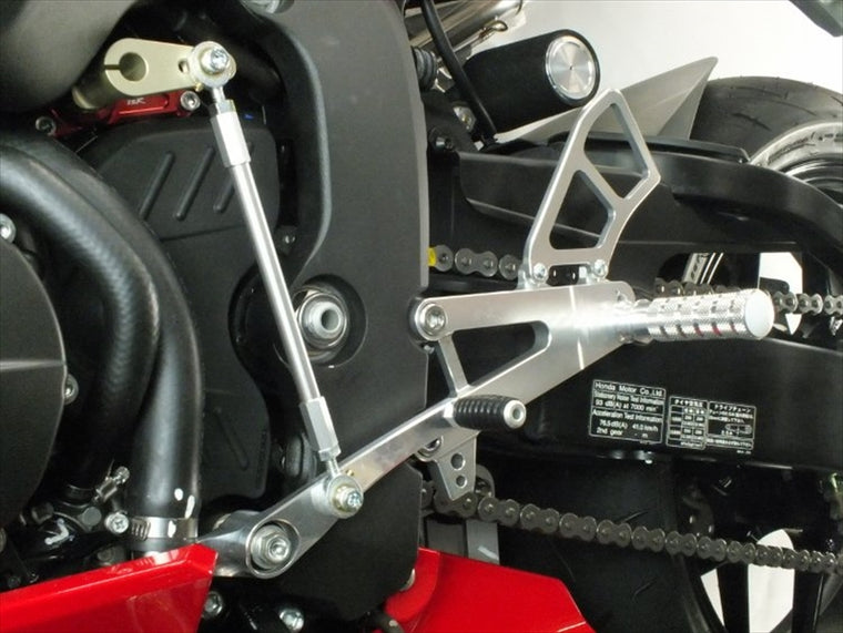 【テクニカルスポーツレーシング】2ポジション ステップキット CBR600RR 21- シルバー 5002P-P40-B1SV0