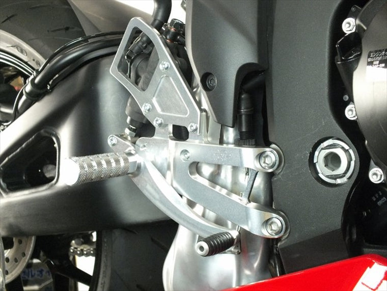 【テクニカルスポーツレーシング】2ポジション ステップキット CBR600RR 21- シルバー 5002P-P40-B1SV0