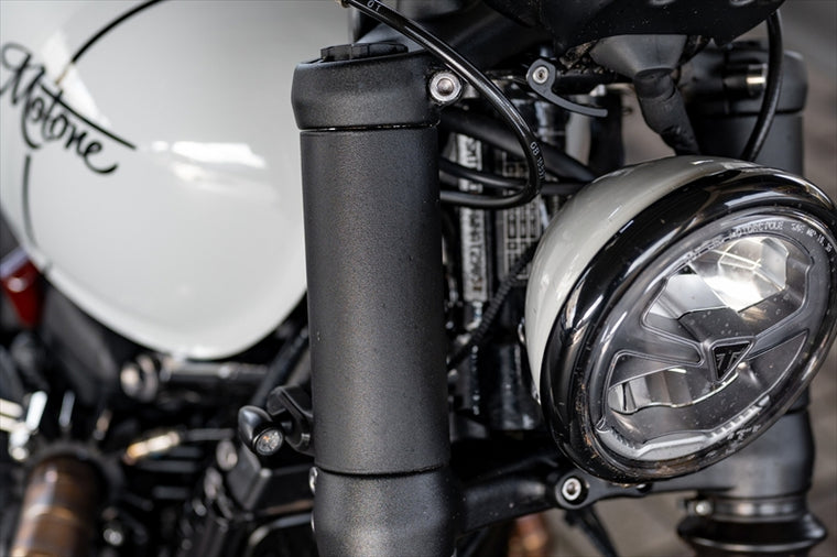 MOTONE CUSTOMS(モートーン)｜フォークシュラウド ウインカーステー SPATZ M8/M10/純正用｜MMU615