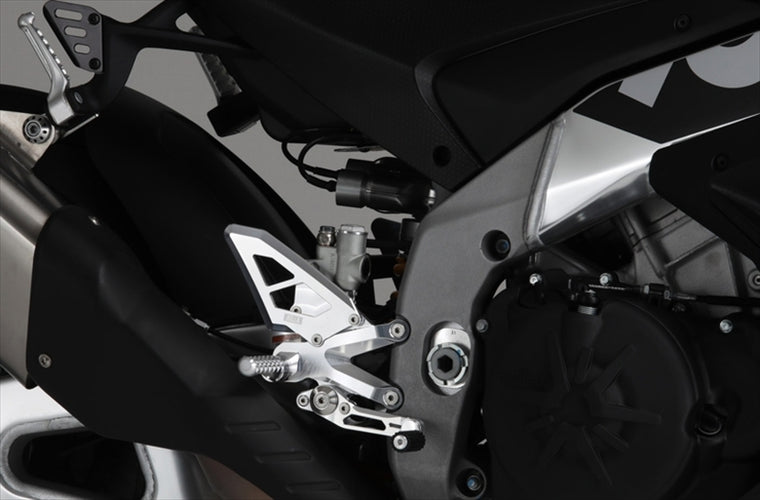 アエラ｜AELLA ライディングステップキット(ポリッシュ) Aprilia RSV4 Factory｜AE-10105-PO