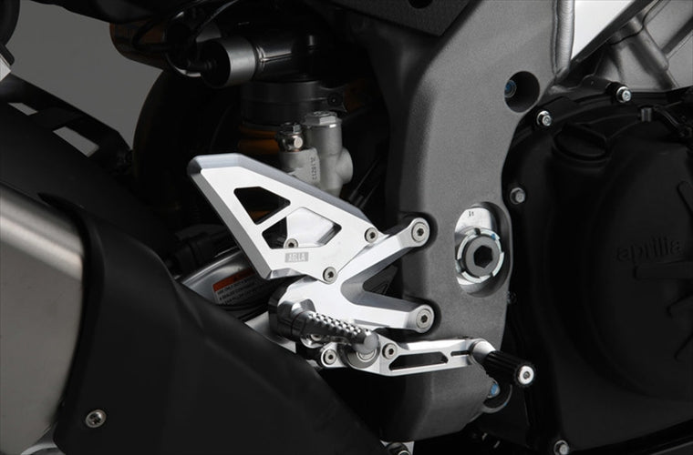 アエラ｜AELLA ライディングステップキット(ホワイト) Aprilia RSV4 Factory｜AE-10105-WT