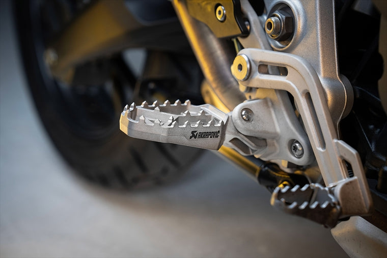 AKRAPOVIC(アクラポビッチ)｜アドベンチャーフットペグセット チタン｜F-T12T1
