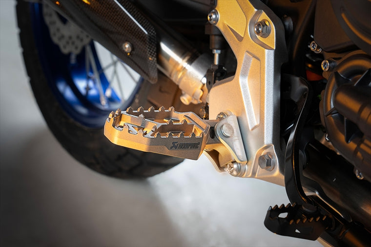 AKRAPOVIC(アクラポビッチ)アドベンチャーフットペグセット チタンF-Y7T2