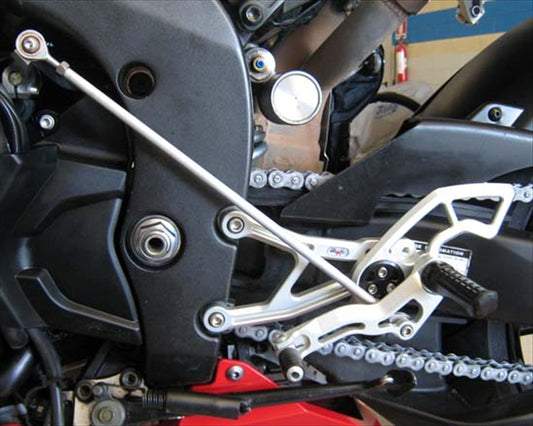 ROBBY MOTO ENGINEERING(ロビーモトエンジニアリング)｜バックステップ RACE｜0103-0015A