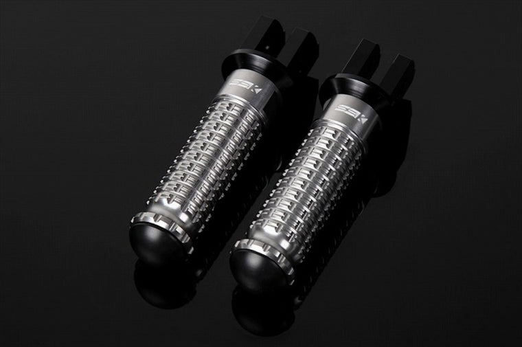 【エスエスケイ スピードラ】アルミ削タンデムステップ スタンダード  パッセンジャー用/取付部カラー:ブラック/ステップバーカラー:チタン AFPS212TM