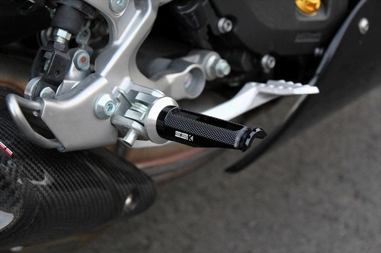 【エスエスケイ スピードラ】アルミ削出ステップ レーシング ライダー 取付部カラー:シルバー/ステップバーカラー:レッド AFPR117RD