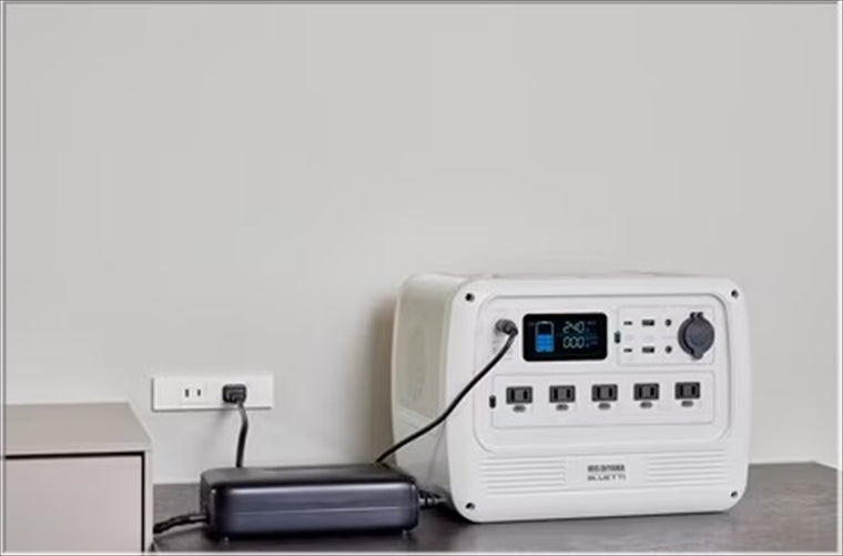 【アイリスオーヤマ】ポータブル電源 BLUETTIコラボ 716Wh PS720AA-W