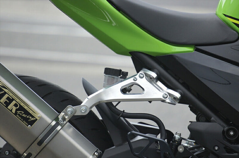 マフラー  オーヴァーレーシング OVER アルミビレットマフラーステー シルバー Ninja400 18 36-722-01 4539770117718 取寄品